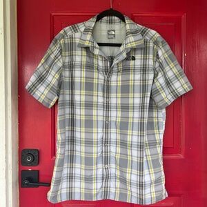 The North Face Men's Large Short Sleeve Button Up Outdoor Breathable Shirt